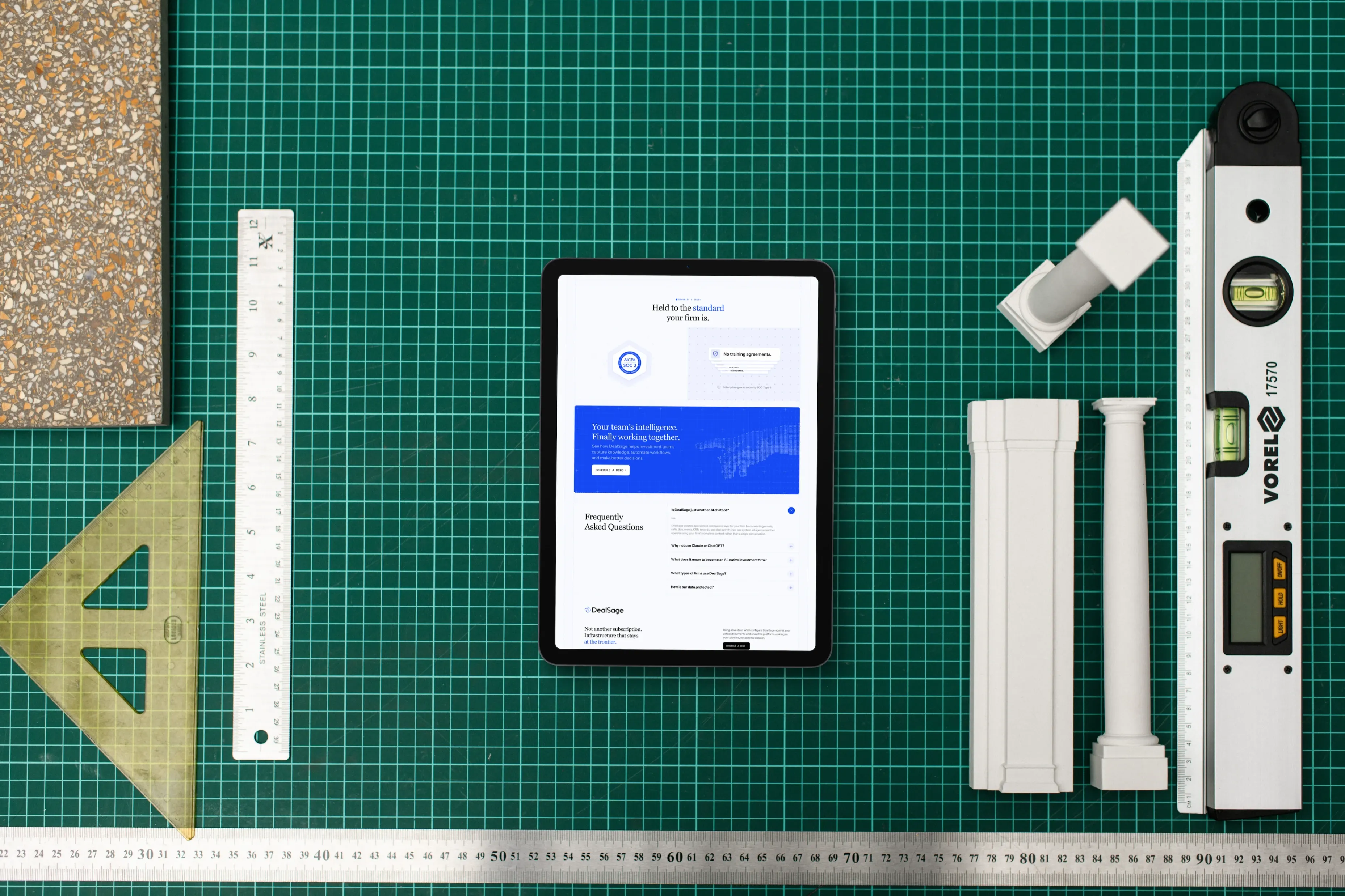 DealSage site, showcase mockup